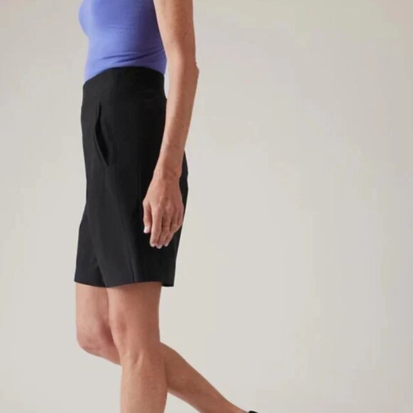 NWT Athleta Black Sz 0 Brooklyn Bermuda Shorts Featherweight Stretch - Picture 4 of 9